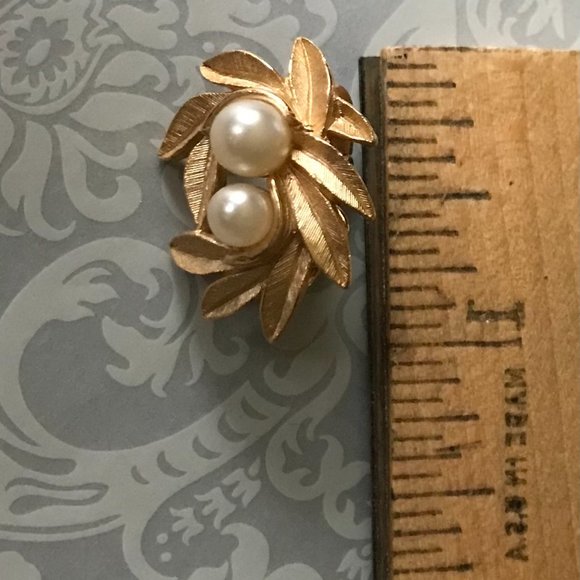 Vintage 1971 Avon Evening Creation Earrings - Picture 6 of 8